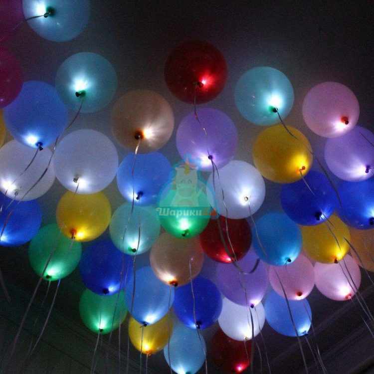Светящиеся разноцветные шары с белыми светодиодами под потолок