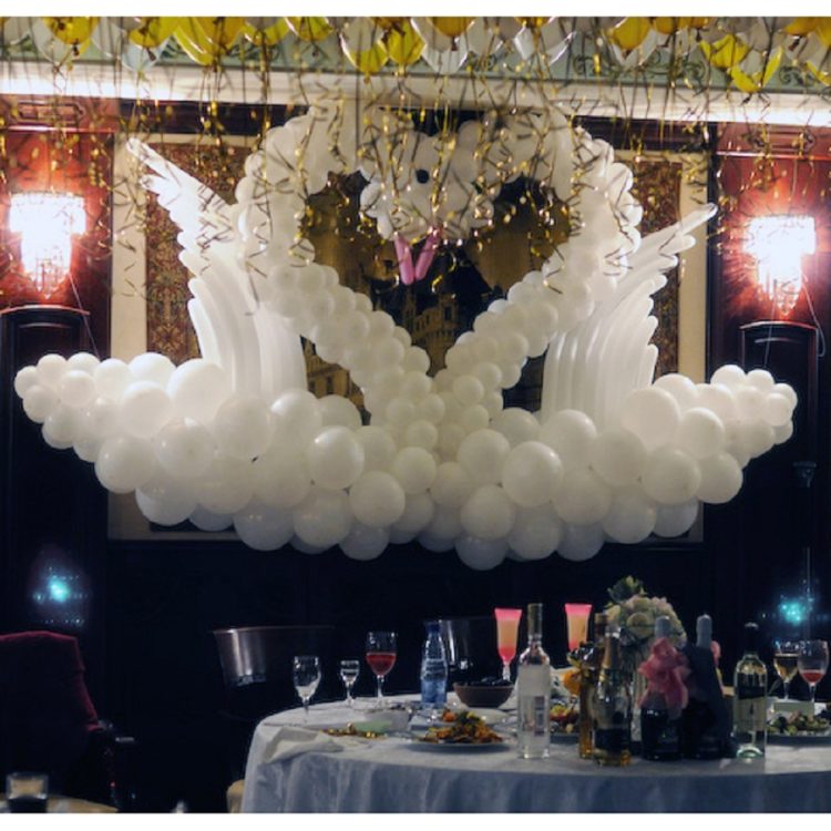 Оформление свадьбы воздушными шарами белые лебеди