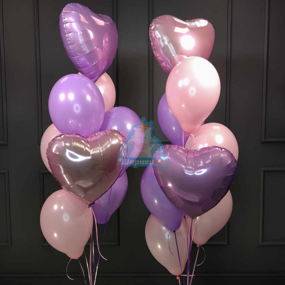 Композиция из розовых и фиолетовых шаров с сердцами на 8 марта