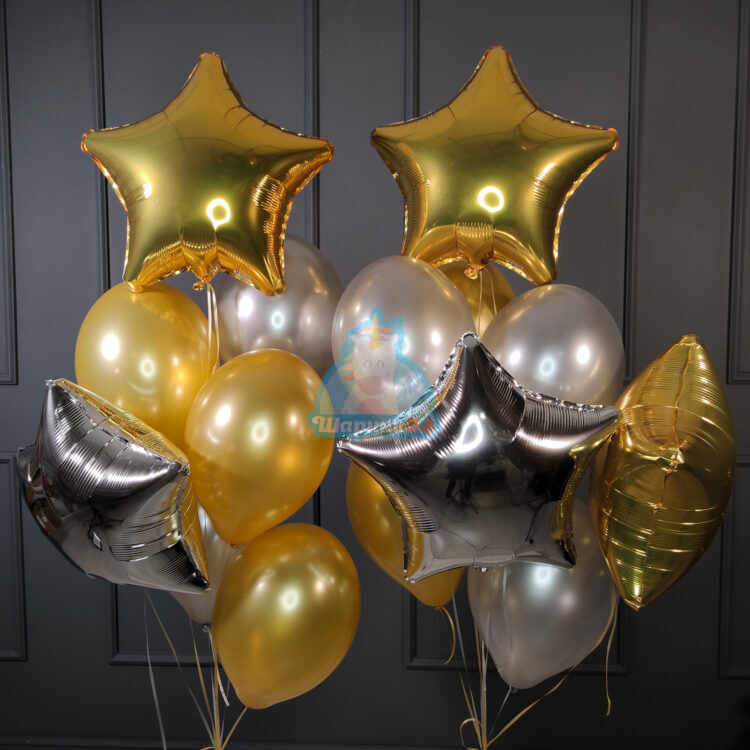 Композиция из серебряных и золотых шариков со звездами на день рождения для мужчины