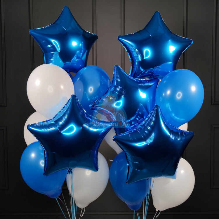 Композиция бело-синих шариков со звездами на день рождения мужчине