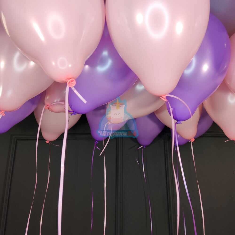 Облако розовых и фиолетовых шаров на 8 марта