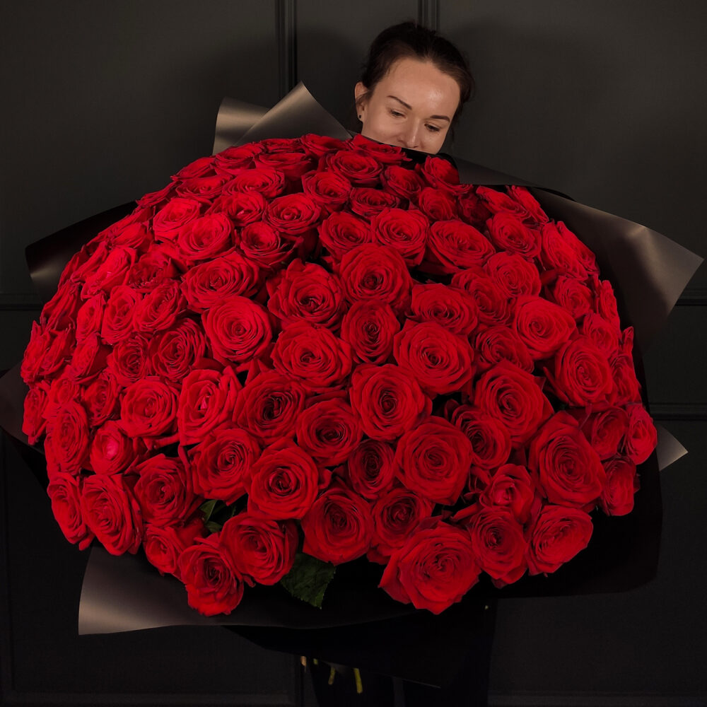 Букет из 101 красной розы Red Naomi