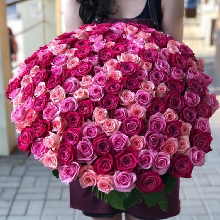 Разноцветные розы эквадор 101 шт