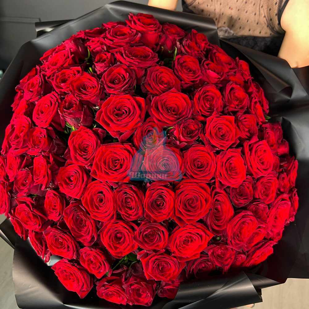 Букет из 101 красной розы Red Naomi